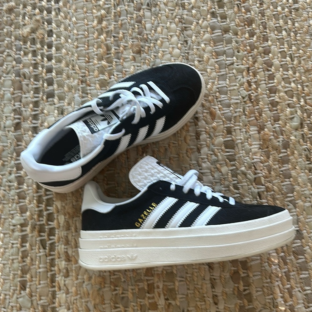 Adidas Gazelle Bold Sneakers 6.5 in womans 🖤🤍🖤